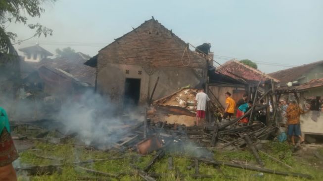 Si Melon Meledak saat Warga Asik Silaturahmi, Rumah Petani di Cibadak Lebak