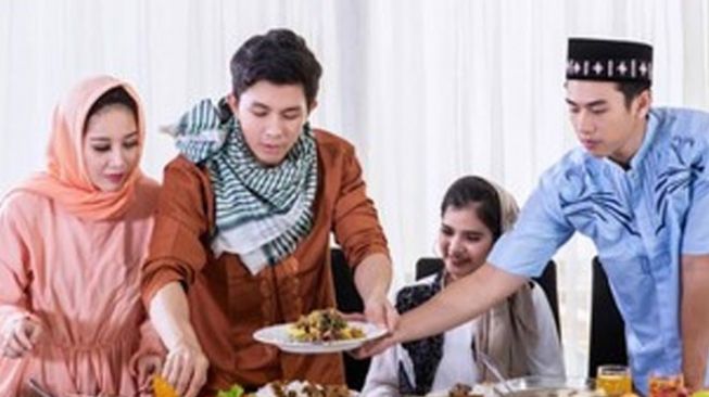 Tips Mengatur Pola Makan yang Sehat saat Lebaran