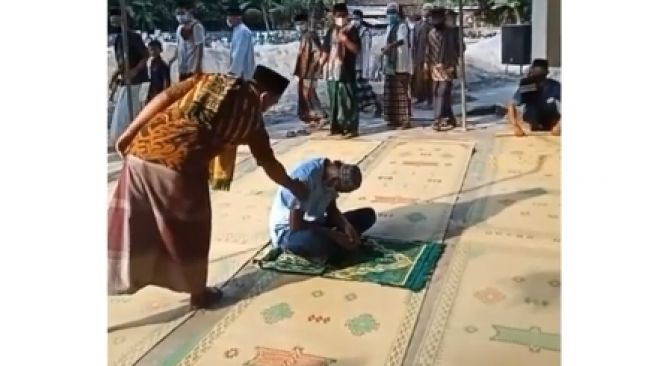 Kompilasi Jamaah Tertidur Saat Salat Idulfitri, Ada yang Dikira Meninggal