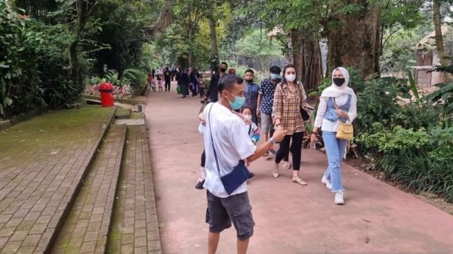 36 Wisatawan yang Piknik ke Kota Bandung Positif Covid-19