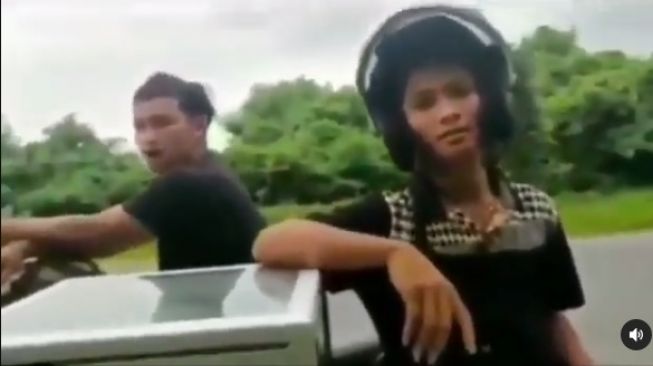 2 Pemuda Minta Maaf Viral Pungli Pedagang, Netizen: Lemes Lu, Tadi Gahar