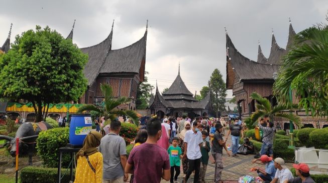 Hari Kedua Libur Lebaran, 11 Ribu Orang Kunjungi TMII