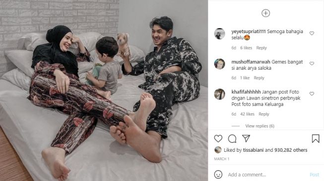 Potret sudut kamar Arya Saloka. [Instagram/arya.saloka]