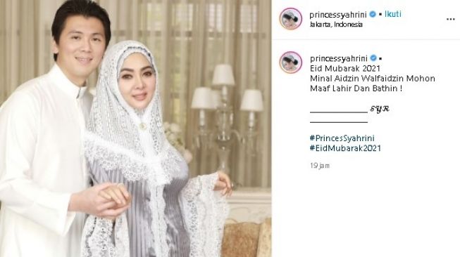 Potret Syahrini dan Reino Barack saat Lebaran 2021. (Instagram/@princessyahrini)