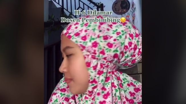 Wanita dilamar dosen pembimbing skripsi (tiktok.com/@ochanadiap)