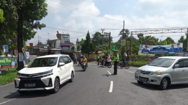 Antisipasi Macet, Satlantas Polres Karanganyar Lakukan Sistem Buka Tutup