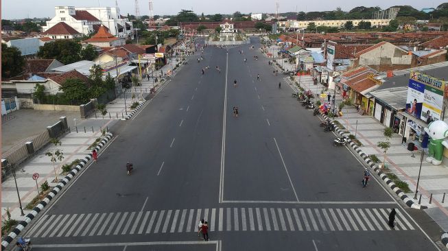 Foto udara suasana Taman Pancasila Kota Tegal, Jawa Tengah, Sabtu (15/5/2021). [ANTARA FOTO/Oky Lukmansyah]