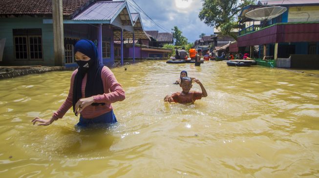 Siklon Tropis Choi Wan Bisa Picu Banjir dan Tanah Longsor di Utara Indonesia