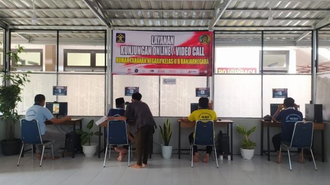 Bikin Haru! Warga Binaan Rutan Banjarnegara Sungkeman melalui Video Call