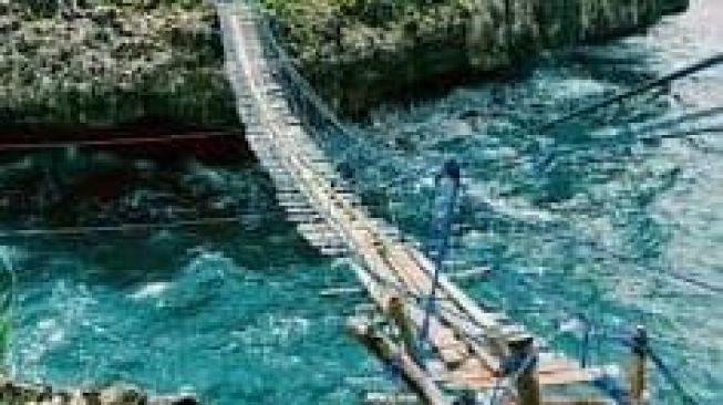 Jembatan Gantung Pantai Sinden-Pulau Kalong, Wisata Ekstrem Gunungkidul