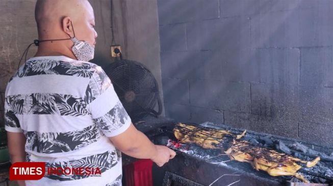 Visit Mbah Um of Sidoarjo to Get an Authentic Taste of Roasted Chicken