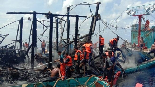 KM Sinar Mas Terbakar di Laut Natuna, Tiga Orang Luka-luka