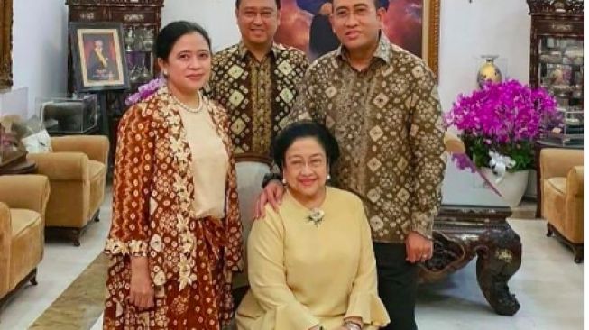 Rayakan Lebaran, Puan Maharani dan Megawati Kenakan Kain Gambo Muba