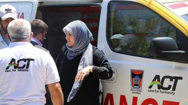 Ambulans Sumbangan Warga Kota Padang Bantu Evakuasi Korban di Palestina