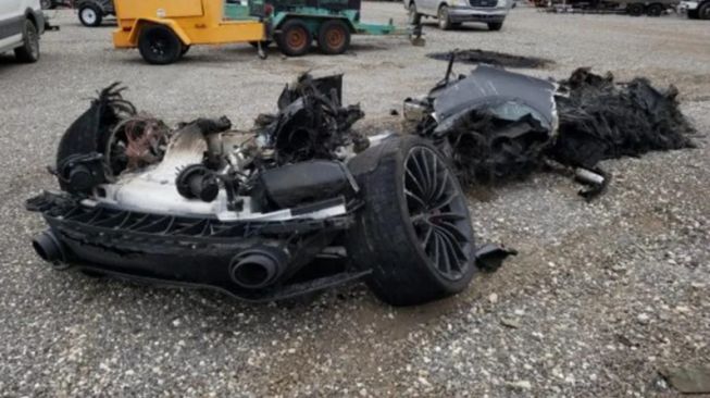 McLaren GT bekas terbakar dijual (Carscoops)