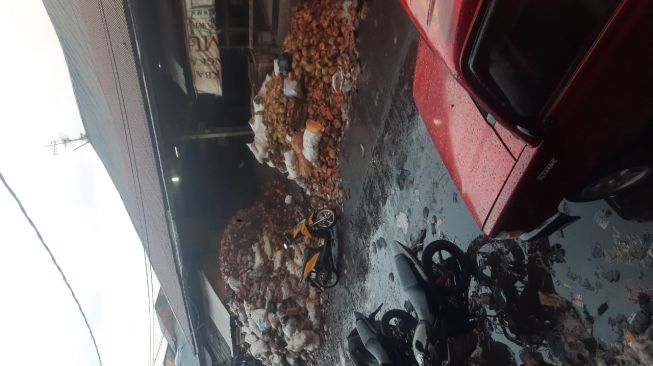 Tumpukan Sampah Menggunung di Pasar Gedebage, FK3I Jabar: Salah Urus!