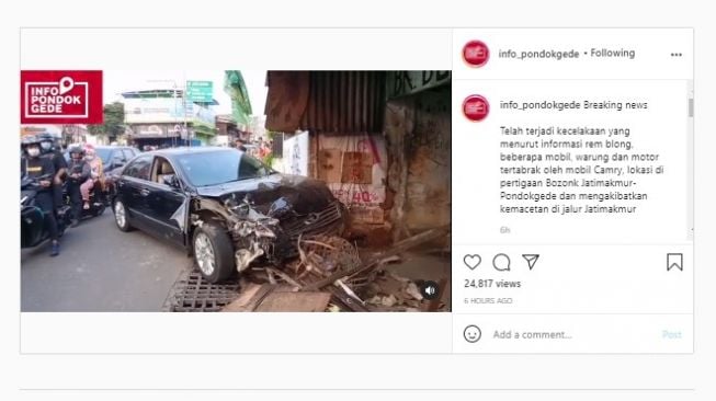 Viral pengemudi Camry tabrak mobil, motor hingga warung.[Instagram/@info_pondokgede]