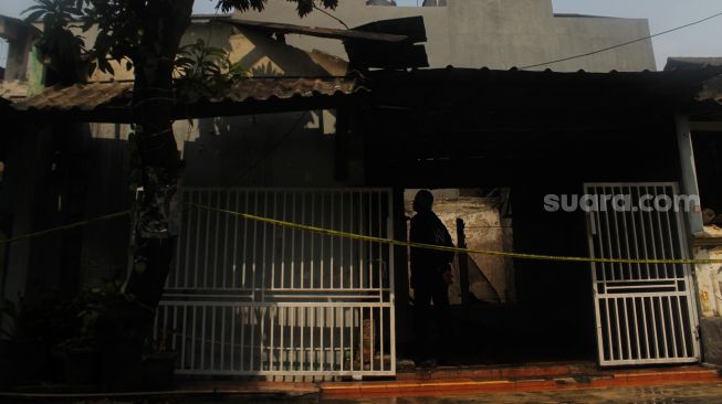 Suasana di Perumahan Jatimulya pasca kebakaran, Bekasi Timur, Senin (17/5/2021).  [Suara.com/Dian Latifah]