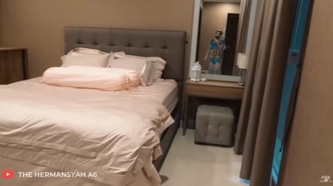 Potret apartemen Ashanty [YouTube/The Hermasnyah A6]