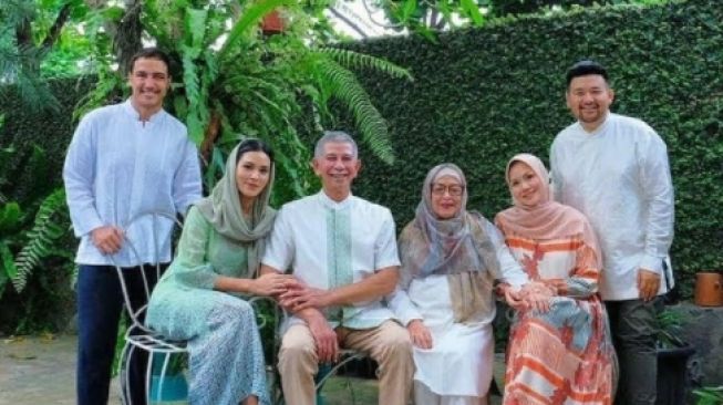 Potret kedekatan hamish daud dan ayah mertua [Instagram/hamishdw]