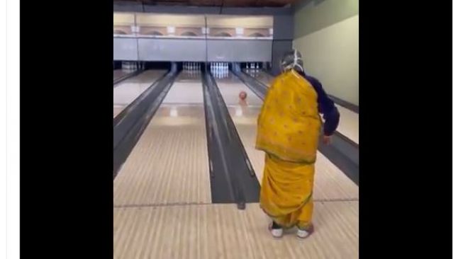 Viral Aksi Nenek Santai Main Bowling Pakai Kain Sari, Panen Pujian Warganet