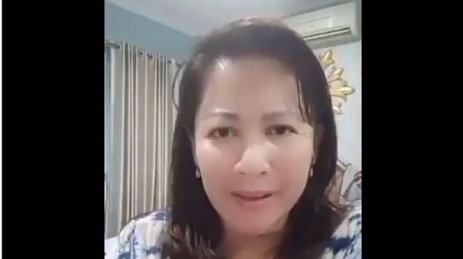 Dewi Tanjung Ngamuk ke Keluarga Ayu Ting Ting, Sebut Lebay Hingga Jangan Jemawa