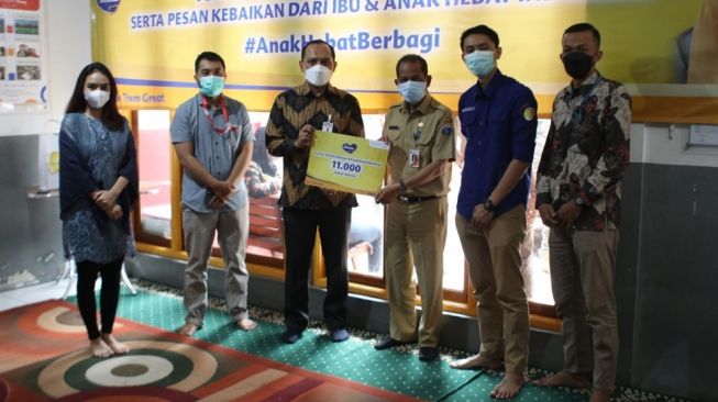 Bebelac Salurkan Bantuan Nutrisi Senilai Rp 2 Miliar