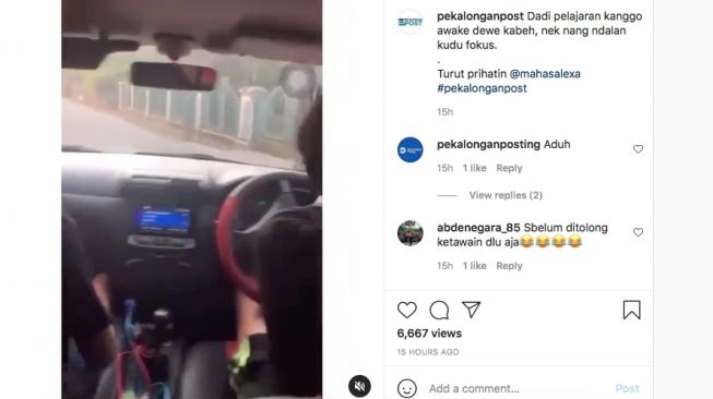 Sejumlah pemuda asik melakukan joget TikTok di dalam mobil. [Instagram]