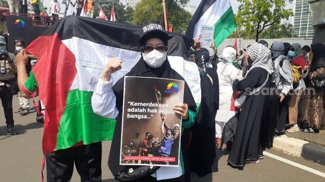 Ikut Protes di Kedubes AS, Emak-emak Pendukung Palestina: Israel Biadab!