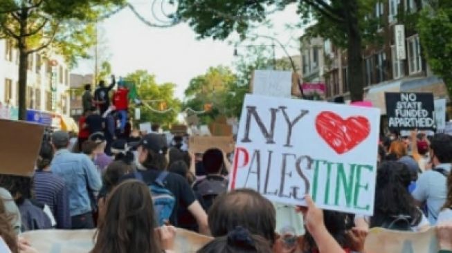 Aksi Bella Hadid Demo Bela Palestina [Instagram/bellahadid]