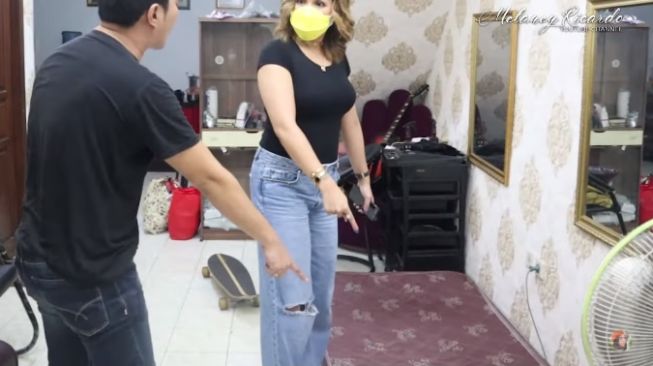 Potret rumah Aldi Taher. (YouTube/Melaney Ricardo)