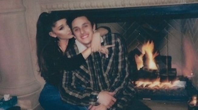 Potret kebersamaan Ariana Grande dan Dalton Gomez. (Instagram/arianagrande)