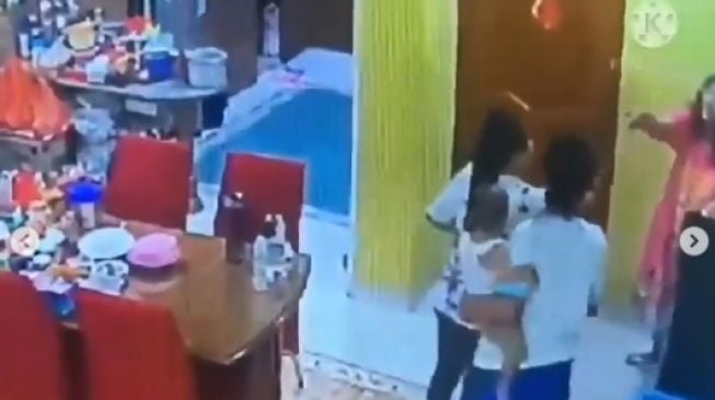 Viral Video CCTV ART Siksa Ibu Majikan, Dicakar Sampai Dilempar Galon