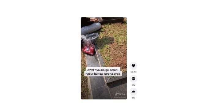 Syok berziarah ke makam mantan. [TikTok]