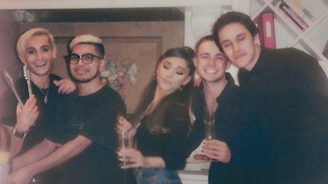 Potret kebersamaan Ariana Grande dan Dalton Gomez. (Instagram/arianagrande)