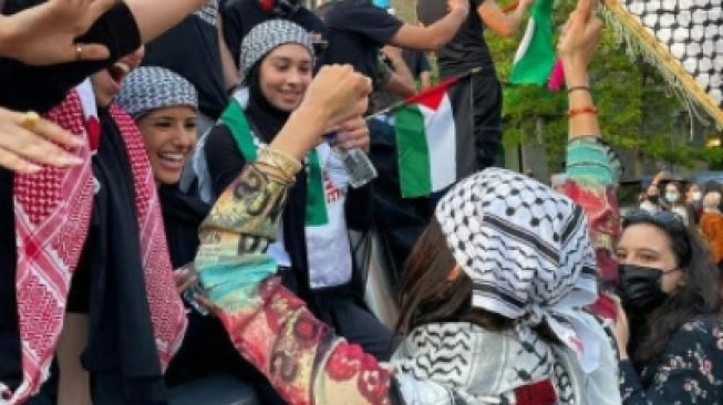 Aksi Bella Hadid Demo Bela Palestina [Instagram/bellahadid]