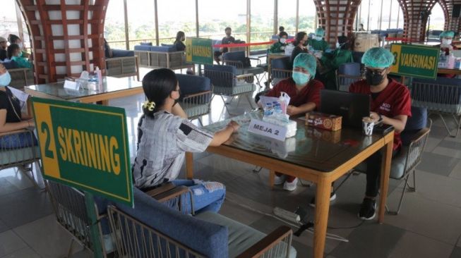 Ratusan Pelaku Wisata di Badung Bali Divaksin COVID-19 Pakai Sinovac