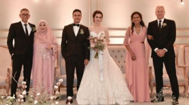 Potret kedekatan hamish daud dan ayah mertua [Instagram/hamishdw]