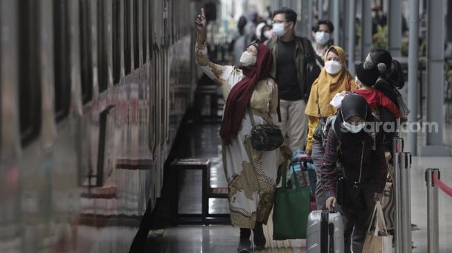 Lonjakan Penumpang usai Larangan Mudik Berakhir di Stasiun Pasar Senen