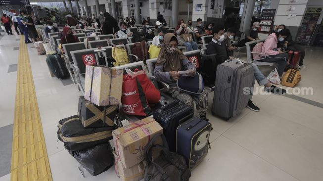 Puncak Keberangkatan Pemudik Di Stasiun Pasar Senen Diprediksi Mulai Rabu Besok