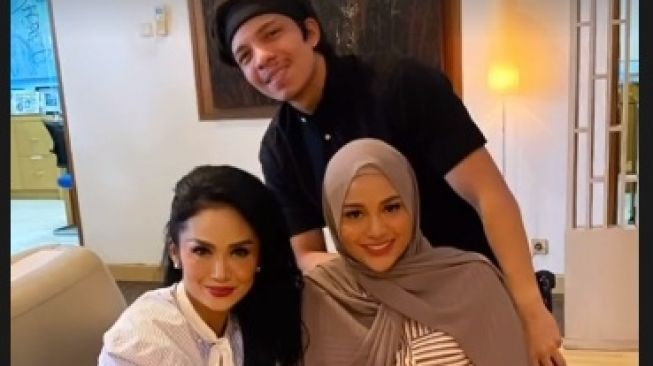 Keguguran, Krisdayanti Langsung Temui Aurel Hermansyah: Tetap Kuat!