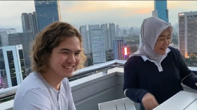 Potret apartemen Irwan Mussry. [YouTube/ Maia Estianty]