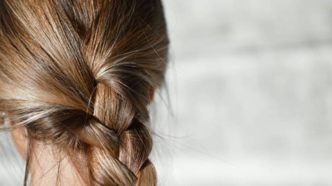 Cegah Rambut Rusak Setelah Bleaching dengan Menerapkan Tips Ini 
