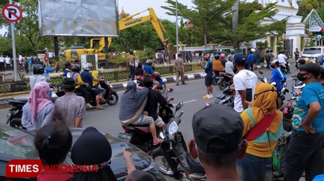 Tembok Alun-Alun Indramayu Dibongkar, Masyarakat Bersorak Senang