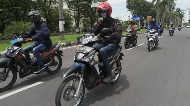 5 Tips Bepergian Jauh dengan Sepeda Motor Agar Aman dan Nyaman