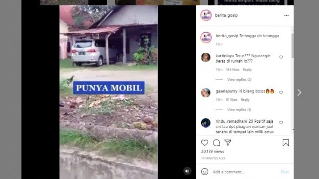 Viral tetangga nyinyir rumah gubuk punya mobil.[Instagram/berita_gosip]