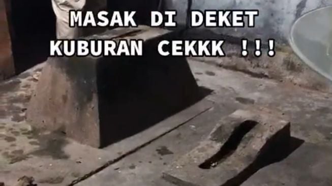 Bikin Merinding, Dapur Perempuan Ini di Tengah Kuburan. (Dok: TikTok/@annisaayundr)