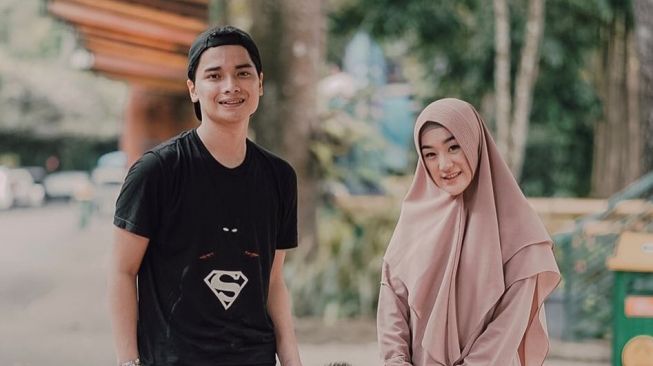 Panas! Keluarga Ustadz Arifin Ilham Lawan Larissa Chou soal Alvin Berzina: Jangan Menghina
