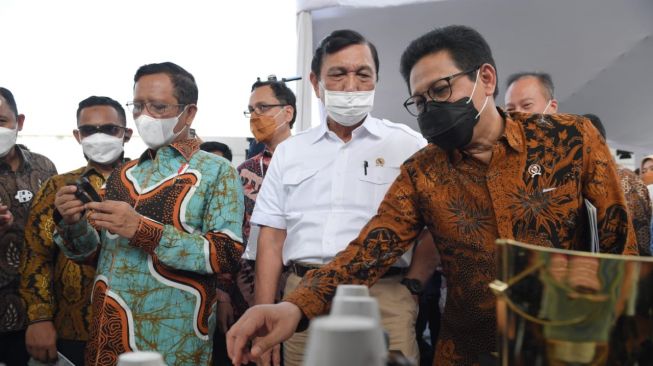 Hadiri Festival Joglosemar, Gus Menteri Beli Jam Tangan Kayu