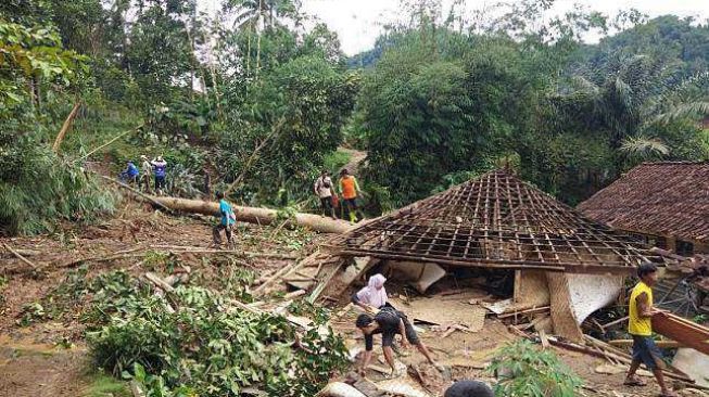 Didominasi Longsor dan Banjir, Cianjur Digempur 57 Bencana hingga Mei 2021